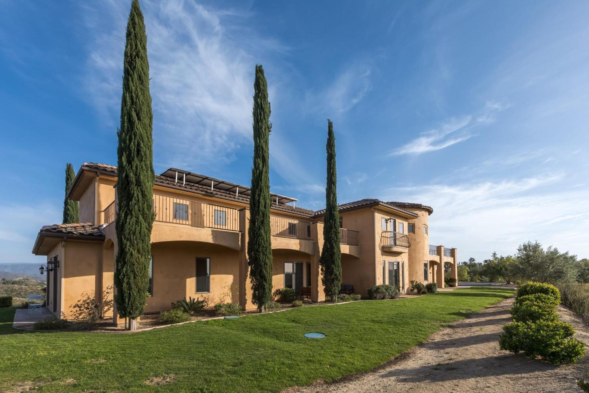 Palazzo Del Sol By Avantstay Breathtaking Home W Mountain Views Hot Tub Temecula Exterior photo