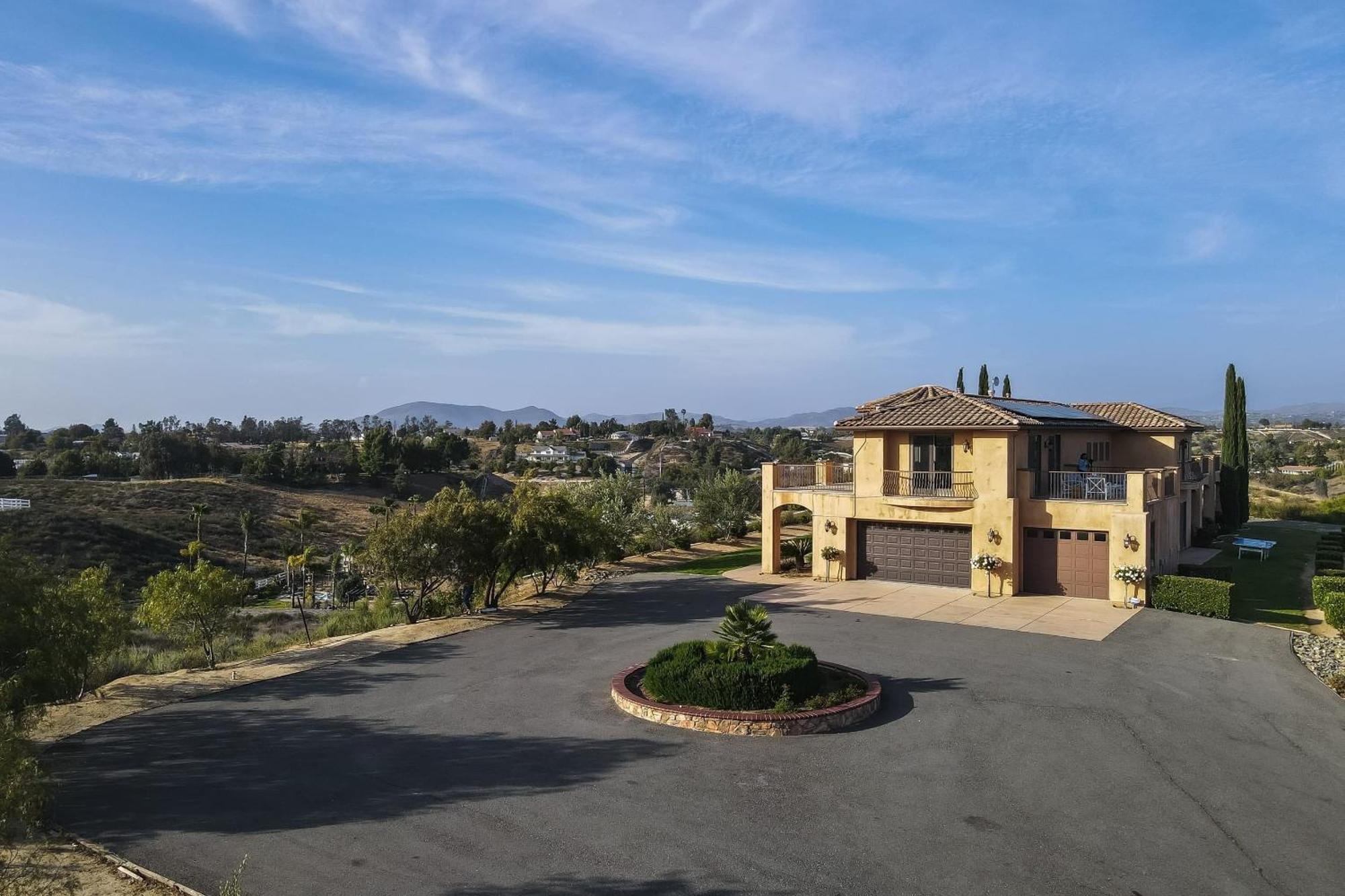 Palazzo Del Sol By Avantstay Breathtaking Home W Mountain Views Hot Tub Temecula Exterior photo